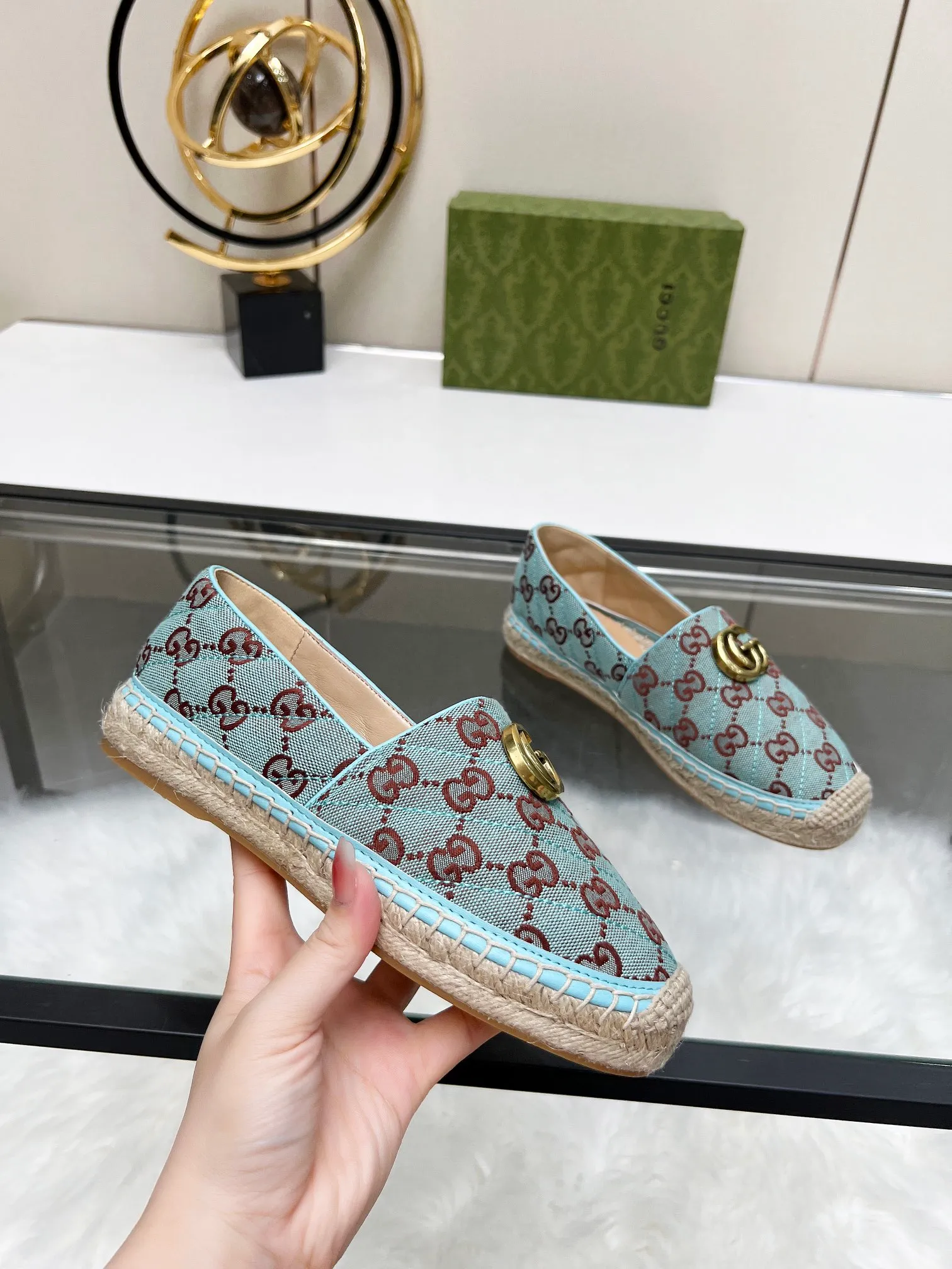 👟👟Ex-factory price 380👟👟 2024 new color early spring Gucci 🗽🗽Gucci classic logo logo canvas fisherman shoes, espadrilles made of double G imported fabric. The color of the brand's double G letter cross-woven pattern will be reinterpreted every season, and the charm of the collection elements will be interpreted through more fresh and eye-catching materials and designs. •Pink, dozens of colors, choose as you like, choose as you like •Women’s style •Number of sizes 35-42